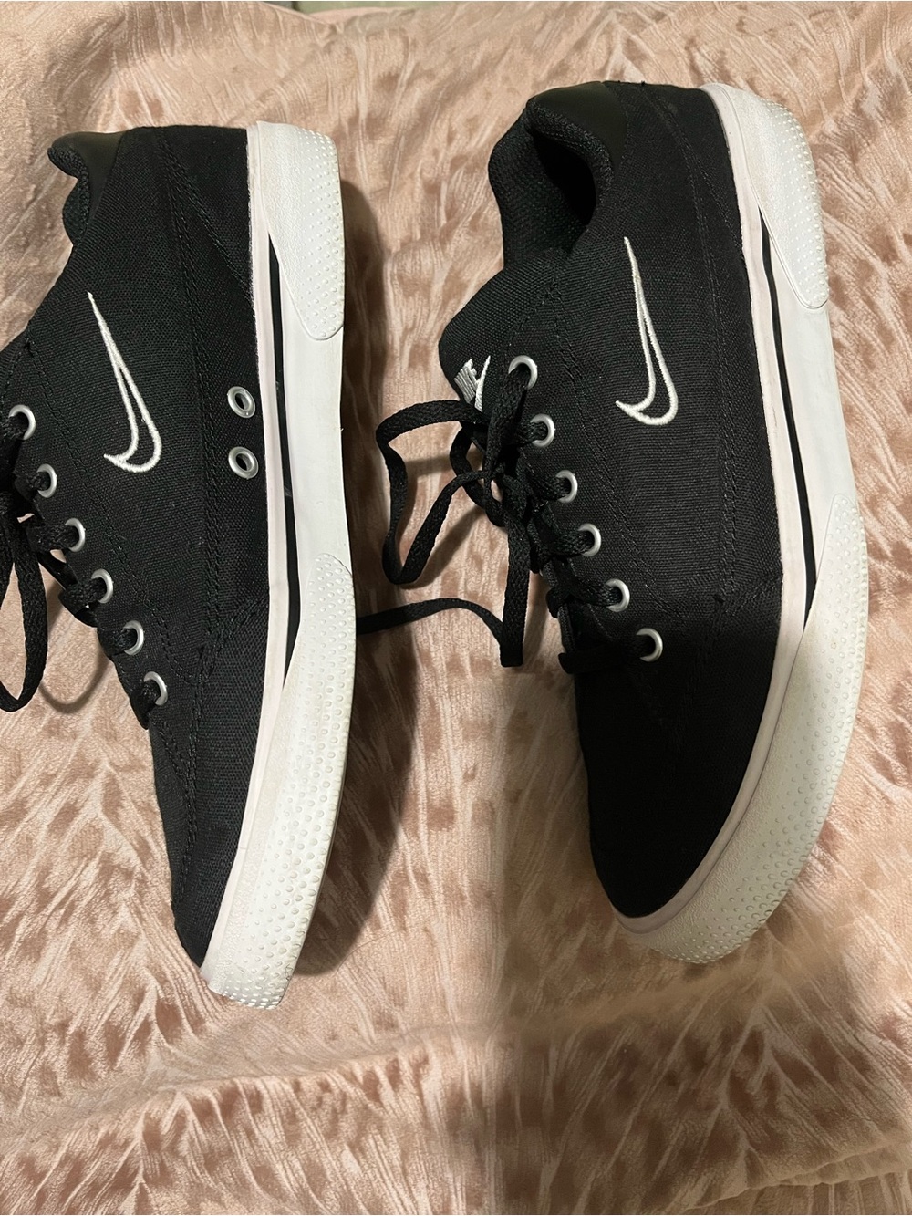 Nike womens size 7.5 Black and White Low-Top Sneakers